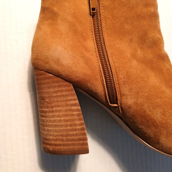 Steve Madden Suede Brown Boots with block heels with side zippers. - Picture 7 of 8